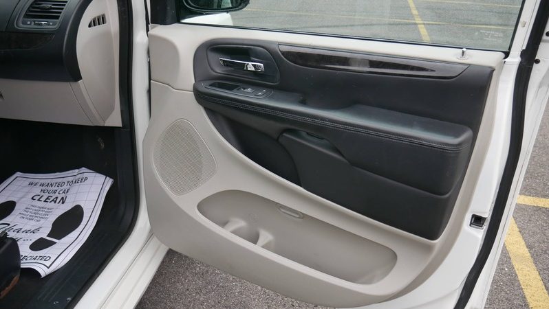2012 Dodge Grand Caravan, American Value Package full